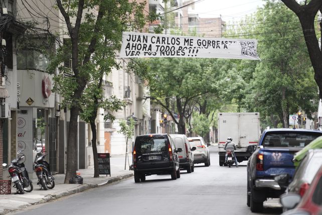 Rosario. Pasacalles con misteriosos mensajes que llevan a historias impensadas. 