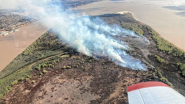 Intentan apagar los incendios en las islas 170 brigadistas