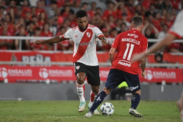 Independiente y River terminaron a mano en un polémico clásico en Avellaneda Independiente y River terminaron a mano en un polémico clásico en Avellaneda