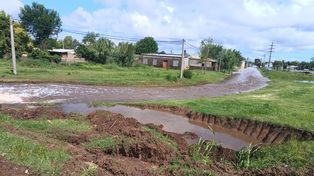 La ruptura manual del canal derivó en un desvío del curso de agua que produjo el anegamiento de la planta urbana.