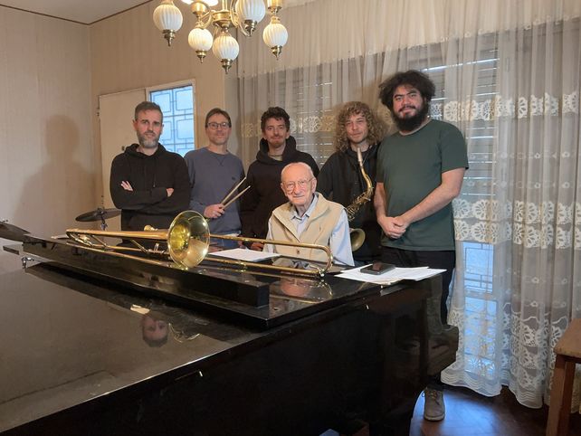 Helio Gallo Sexteto, el histórico pianista de 92 años se presenta con nuevos músicos de la escena del jazz