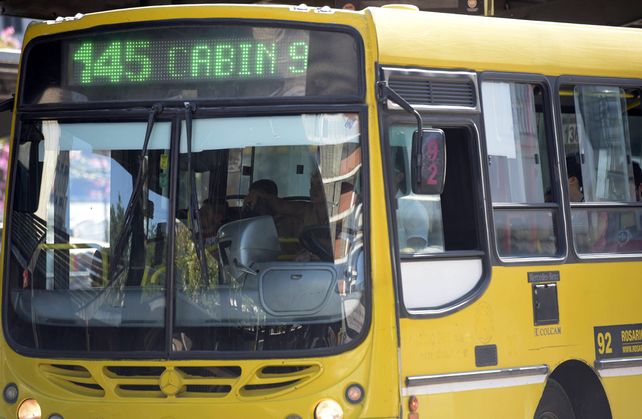 Siempre presentes. Los colectivos amarillos de Rosario Bus pugnan por estar en el nuevo sistema.