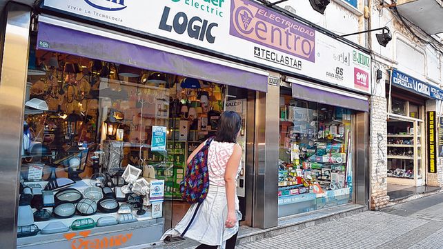 El blanco. El local de Electricidad Centro de donde la banda se llev&oacute; unos 250 mil pesos en mayor de 2017.