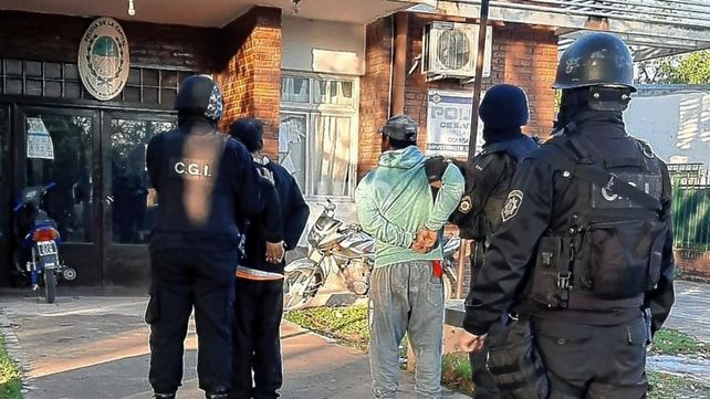 En los allanamientos lograron detener a tres tiratiros autores de abusos de armas