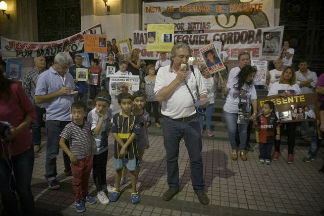 La manifestación se realizó frente a la sede de Gobernación y cortó el tránsito por Santa Fe.
