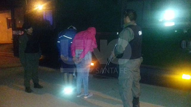 Cayó un adolescente con un arma de guerra cargada en la cintura
