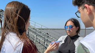Quemas que no paran. Los estudiantes salieron a la calle a encuestar a la población.