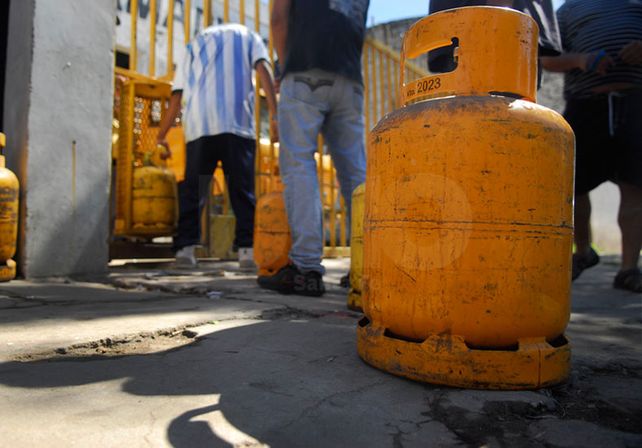 Preocupación. Las principales empresas distribuidoras levantaron ayer la venta de envases al público.