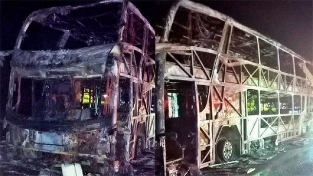 Ocurrió este domingo entre Gualeguaychú y Fray Bentos sobre ruta 136. Tres dotaciones de Bomberos trabajaron para apagar el fuego. Las pérdidas fueron totales