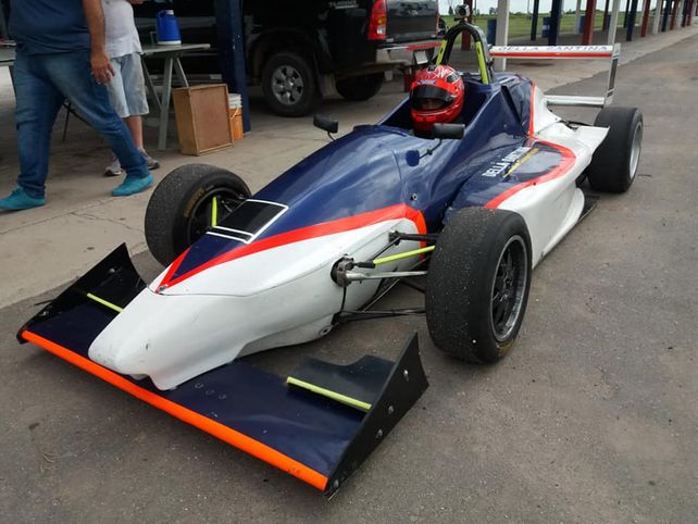 &Ntilde;aku Arr&iacute;as viene de salir campe&oacute;n en el karting y de correr en la F&oacute;rmula Entrerriana.