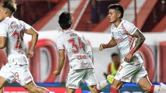 Argentinos empató sobre el final con tanto del japonés