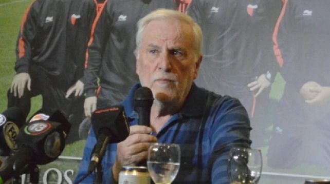 El presidente de Colón José Vignatti se refirió al tema de la renovación de los contratos.