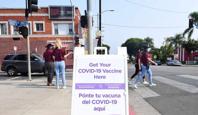En EEUU hay numerosos puestos para colocarse vacunas contra el Covid.77889935