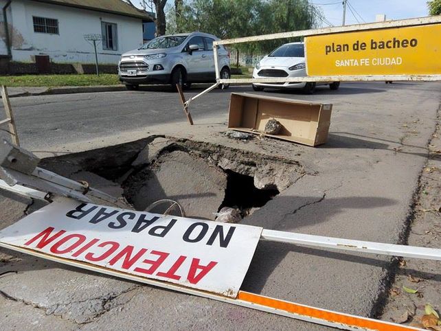 Un nuevo socavón preocupa a los vecinos de Mariano Comas