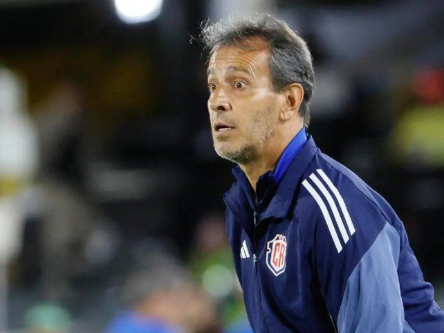 Fernando Batista fue despedido como entrenador de Costa Rica