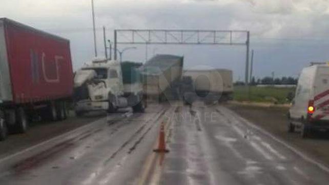Se produjo un violento choque entre camiones sobre la ruta 34