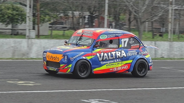 Los Fiat 600 TS brindaron un gran espectáculo con los invitados en el autódromo del Club de Volantes Entrerrianos de Paraná. 