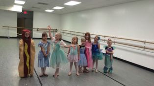Una nena ganó un concurso de disfraces de princesas con un traje que sorprendió al jurado
