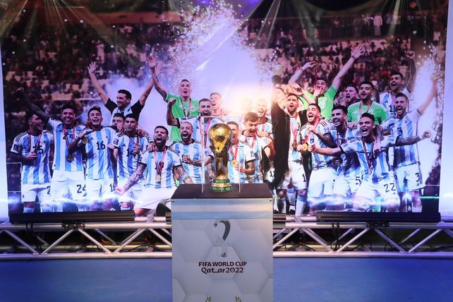 Los trofeos de la selección nacional de fútbol serán exhibidos en Roldán