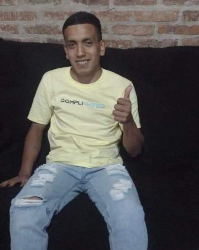 Ezequiel Curaba murió al recibir una descarga de electricidad. Docentes del barrio Santa Lucía, donde el chico fue a la escuela, estaban conmovidos por lo ocurrido.  