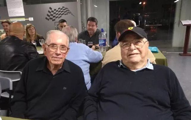 Carlos Pairetti junto a su compañero de aventuras, el rafaelino Jorge Ternengo, durante la cena homenaje en La Perla del Oeste.