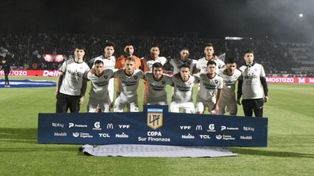 Arriba: Guillermo Ortiz, Lucas Hoyos, Jorge Recalde, Armando Méndez y Ian Glavinovich. Abajo: Iván Gómez, Ángelo Martino, Juan Sforza, Francisco González, Guillermo Balzi y Brian Aguirre.