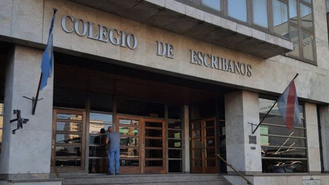 Cuestionan el voto por poder y la falta de paridad de género en el Colegio de Escribanos de Entre Ríos.