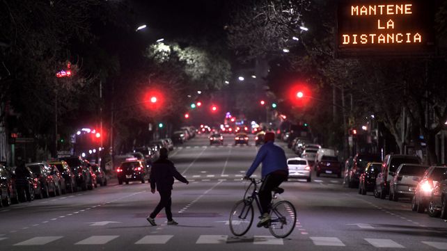 Postal. Avenida porte&ntilde;a. El pa&iacute;s lleva m&aacute;s de 100 d&iacute;as de cuarentena.