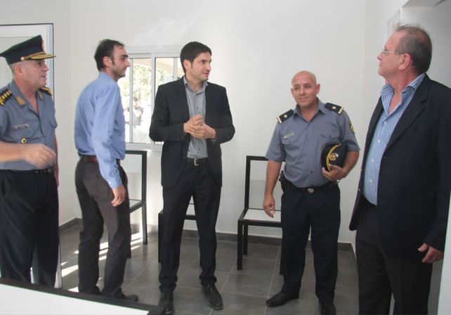 Pullaro y Schneider durante la inauguración de las obras de ampliación y refacción de la comisaría 3ª en Santa Fe.