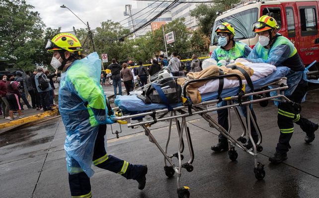 Gran incendio e inmediato desalojo en un hospital de Santiago de Chile