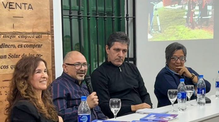 La docente e historiadora Alejandra García, presentó el libro Cayetano Silva en Venado Tuerto