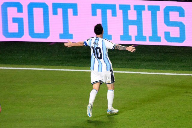 A Lionel Messi le llueven los elogios desde cada rincón del planeta