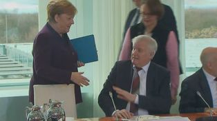 Angela Merkel pide evitar el apretón de manos