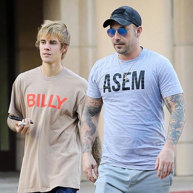 Bieber junto a su padre.