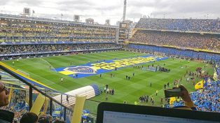 Un nene cayó desde una tribuna de La Bombonera y está internado.