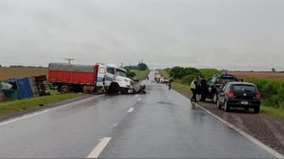 Un muerto en un choque de auto con camión en la zona centro de la provincia