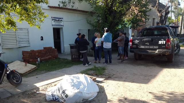 Protesta para que no instalen a 20 presos en la Subcomisaría 6ª de La Guardia