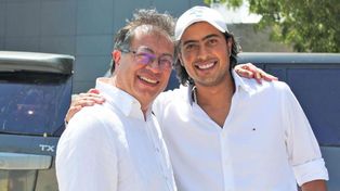PADRE E HIJO. El mandatario Gustavo Petro junto a Nicolás, detenido desde hace una semana en Bogotá.