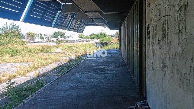 Un monumento a la desidia: exigen la intervención urgente del predio abandonado donde mataron a Jeremías Monzón