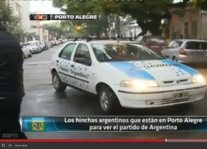 Santotomesinos viajaron a Brasil en un auto ploteado de celeste y blanco