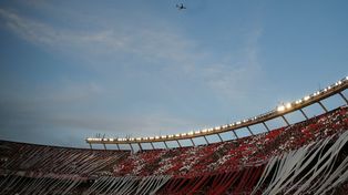 Impactante recibimiento para el Millonario