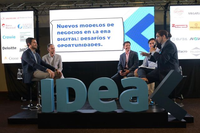 Lisandro Bregant años atrás, disertando en el Coloquio Idea.