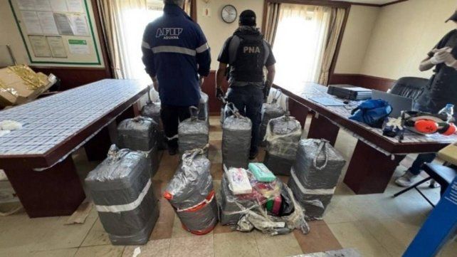 Liberaron a los tripulantes del buque donde se secuestraron casi 500 kilos de cocaína en San Lorenzo Liberaron a los tripulantes del buque donde se secuestraron casi 500 kilos de cocaína en San Lorenzo