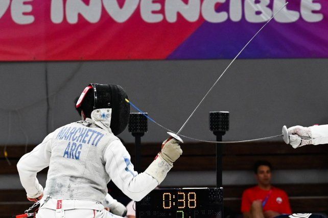 El esgrimista de 19 años completó una actuación consagratoria, al punto de convertirse en la máxima figura de la delegación argentina tras colgarse dos medallas: una de plata individual y una de oro por equipos.