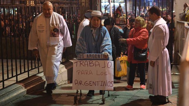 San Cayetano: miles de fieles se movilizan para pedirle al santo cristiano por trabajo y salud