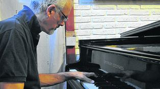 El piano es el escritorio donde trabajo