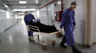 Falleció el hombre que esperó tres días una cama de terapia en la Ciudad de Buenos Aires