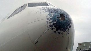 Un avión sufrió una fuerte granizada a 7.600 metros