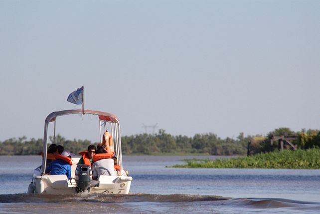 Paseo por las islas. La Ribereña fue la embarcación que llevó a muchos a recorrer los cursos fluviales de la ciudad.