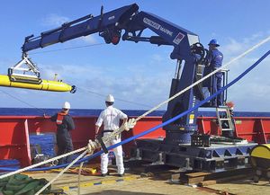 Comienza la búsqueda submarina del avión malayo caído en el océano Indico